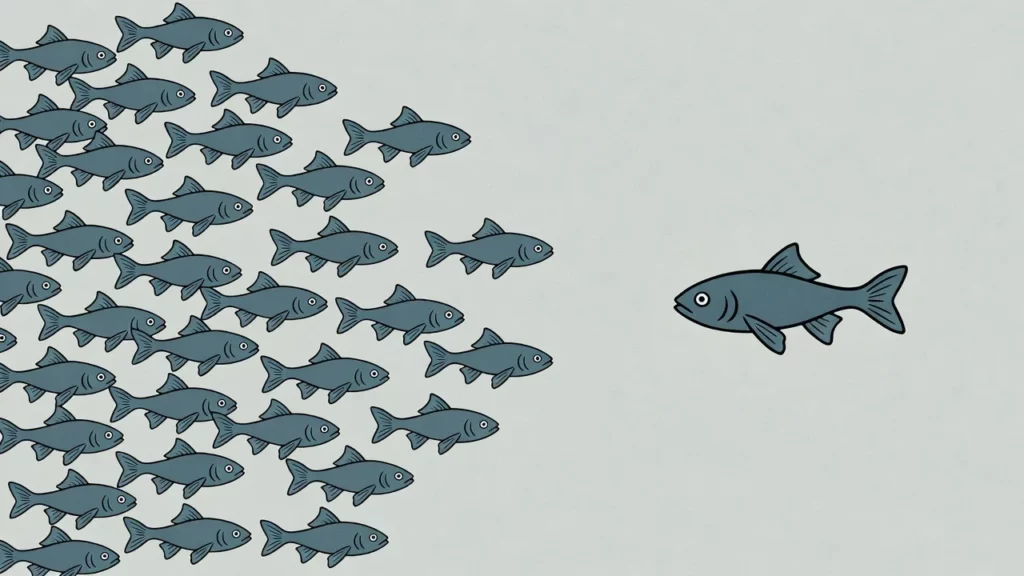 Comprar cuando todos venden representado con un pez nadando contra la corriente